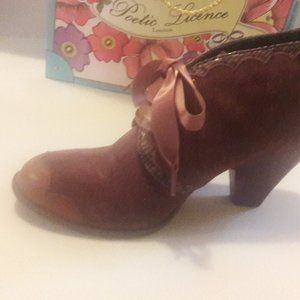 Poetic Licence, London, "Birdie booty".